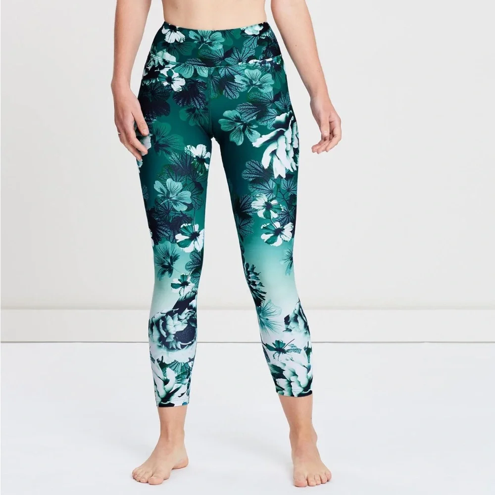 Evergreen high-waisted leggings by Dharma Bums. Size Medium. - Picture 2 of 2